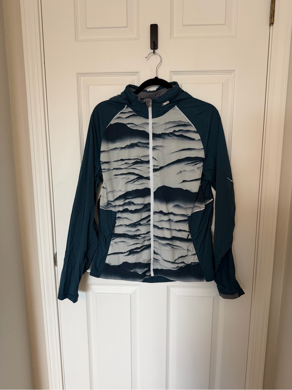 Lululemon Men's Jacket, M